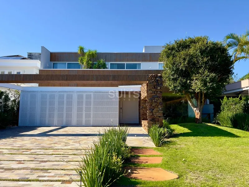 Espetacular mansão beira lago no condomínio Bosques de Atlântida: 1ª foto da galeria de imagens do imóvel