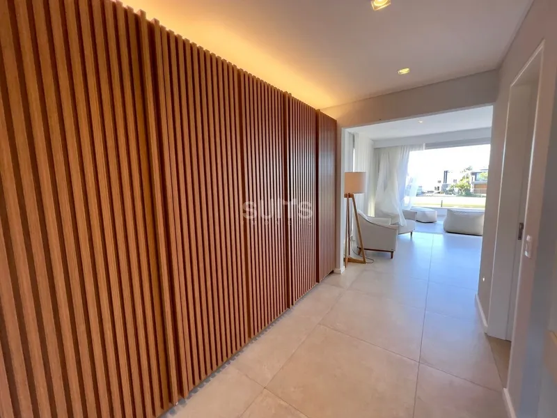 Espetacular mansão beira lago no condomínio Bosques de Atlântida: 23ª foto da galeria de imagens do imóvel