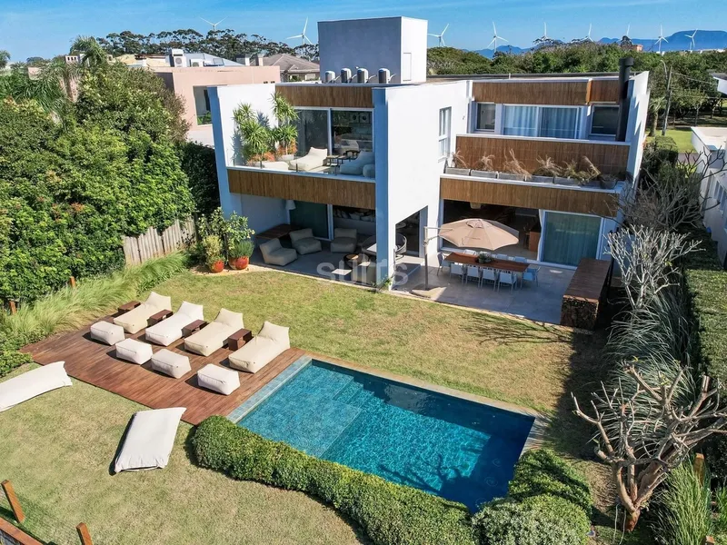 Espetacular mansão beira lago no condomínio Bosques de Atlântida: 29ª foto da galeria de imagens do imóvel