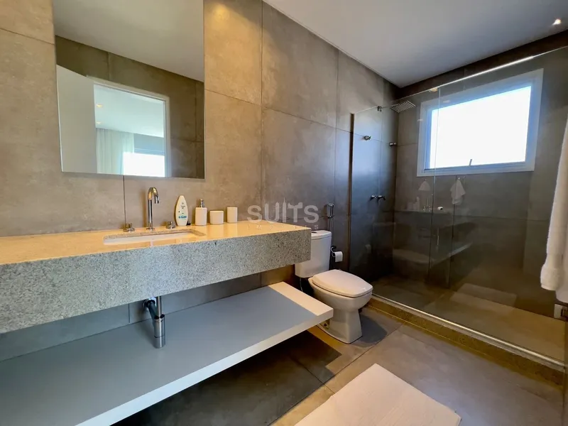 Espetacular mansão beira lago no condomínio Bosques de Atlântida: 20ª foto da galeria de imagens do imóvel