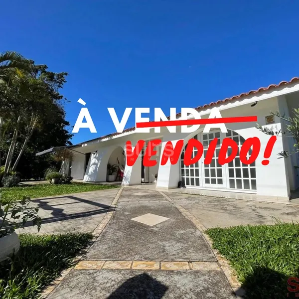 Excelente casa no centro de Atlântida: 1ª foto da galeria de imagens do imóvel