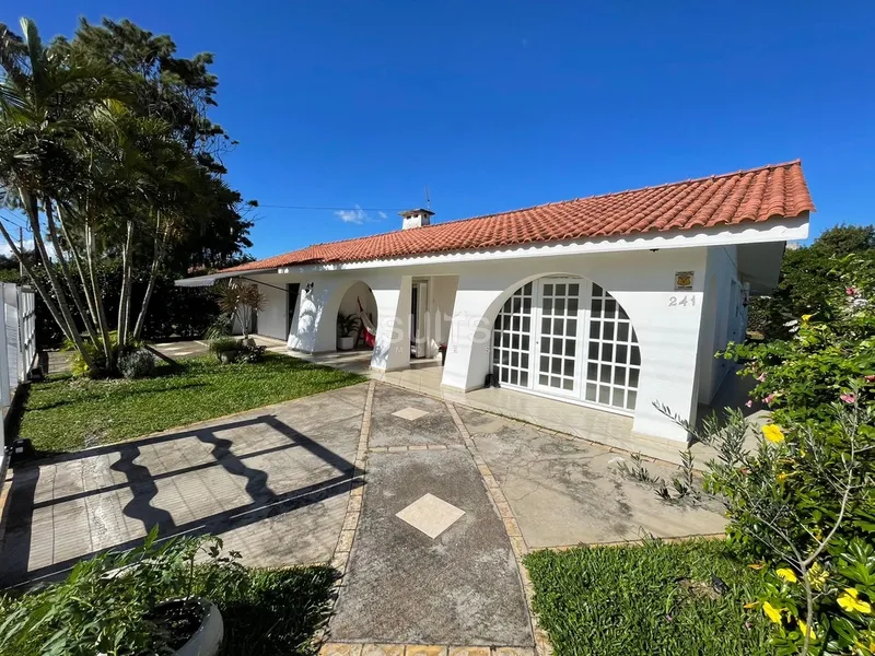 Excelente casa no centro de Atlântida: 2ª foto da galeria de imagens do imóvel