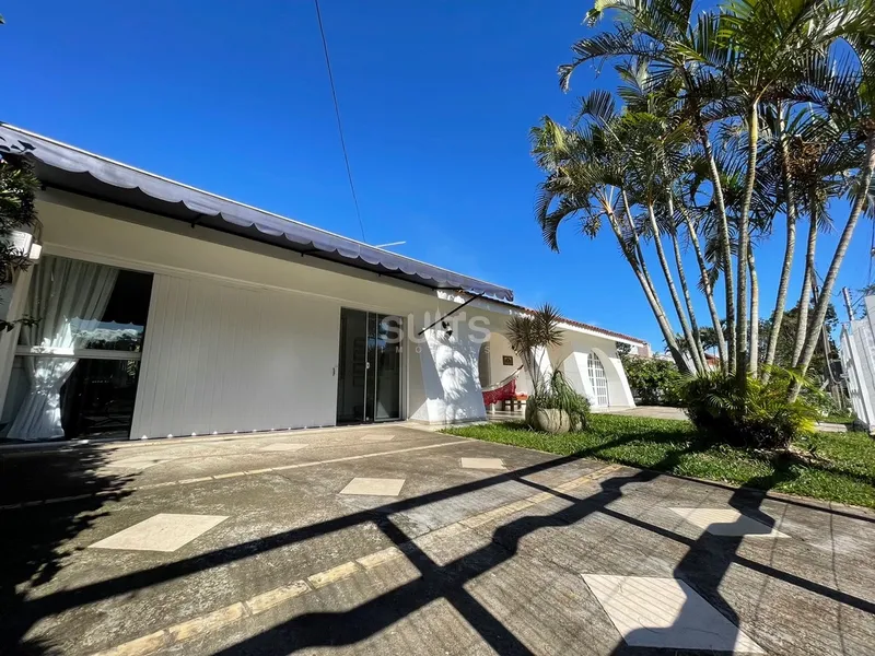 Excelente casa no centro de Atlântida: 3ª foto da galeria de imagens do imóvel