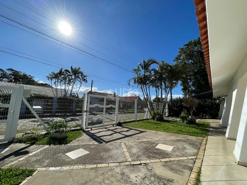 Excelente casa no centro de Atlântida: 4ª foto da galeria de imagens do imóvel