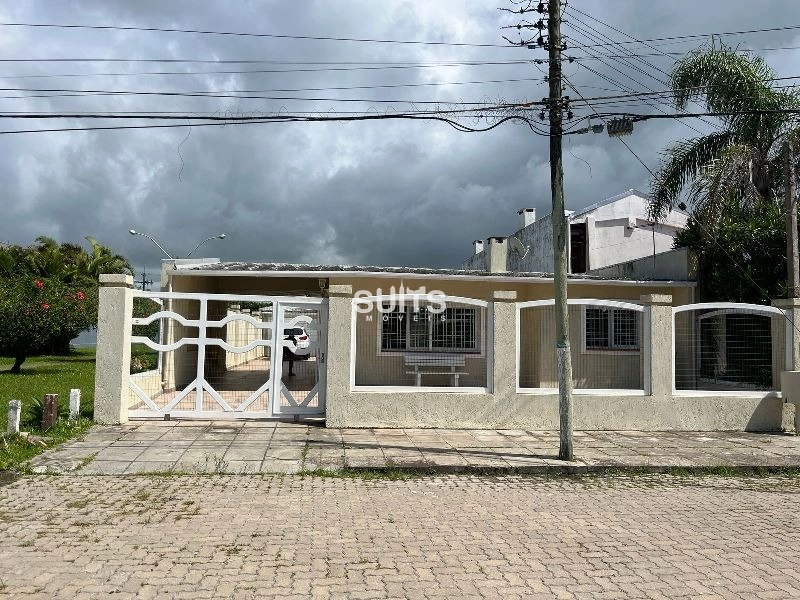 Excelente casa à venda no Centro de Xangri-lá: 1ª foto da galeria de imagens do imóvel