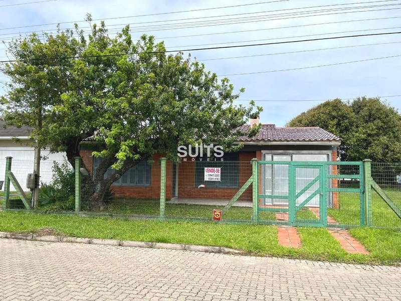 Excelente casa com dois terrenos no centro de Xangri-lá.: 2ª foto da galeria de imagens do imóvel