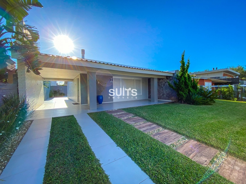 Casa Térrea à poucos metros do mar na praia de Atlântida: 1ª foto da galeria de imagens do imóvel