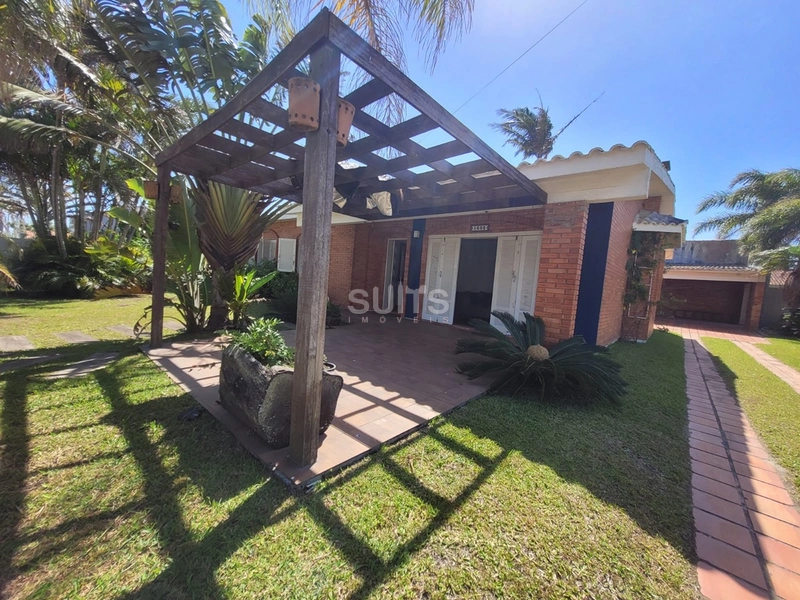 Excelente casa com 02 terrenos à venda em Atlântida : 1ª foto da galeria de imagens do imóvel