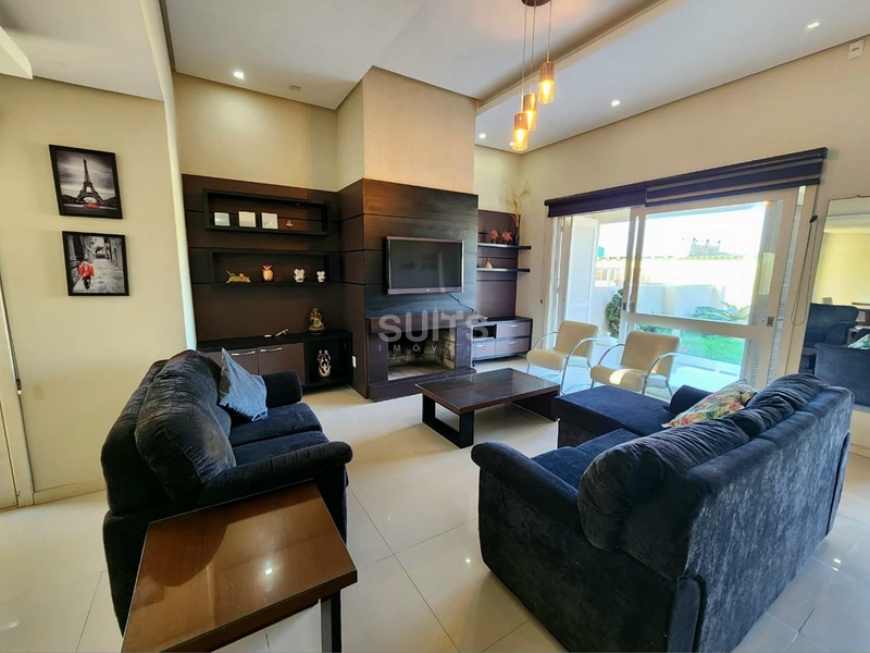 Excelente casa à venda no Centro : 3ª foto da galeria de imagens do imóvel