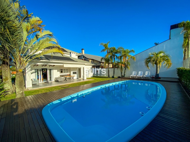 Belíssimo sobrado na Zona do Caburé em Atlântida: 1ª foto da galeria de imagens do imóvel