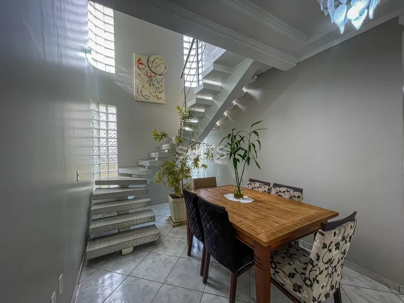 Excelente sobrado à 01 quadra do mar na praia de Rainha do Mar: 4ª foto da galeria de imagens do imóvel