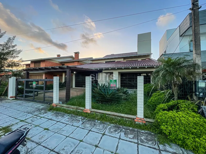 Ótimo sobrado próximo ao mar no centro da praia de Xangri-Lá: 2ª foto da galeria de imagens do imóvel