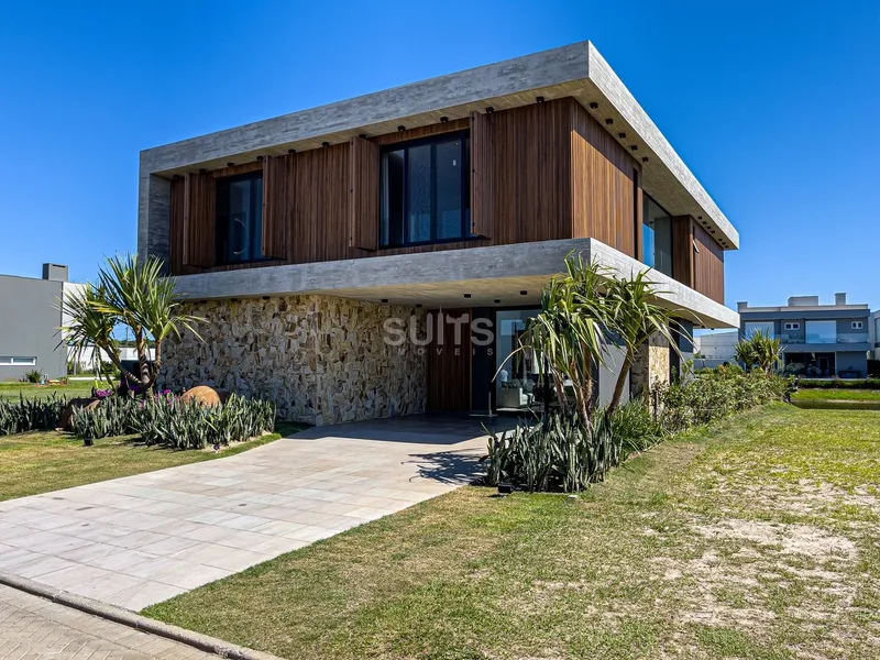 Belíssima mansão com piscina no Condomínio Sense: 3ª foto da galeria de imagens do imóvel