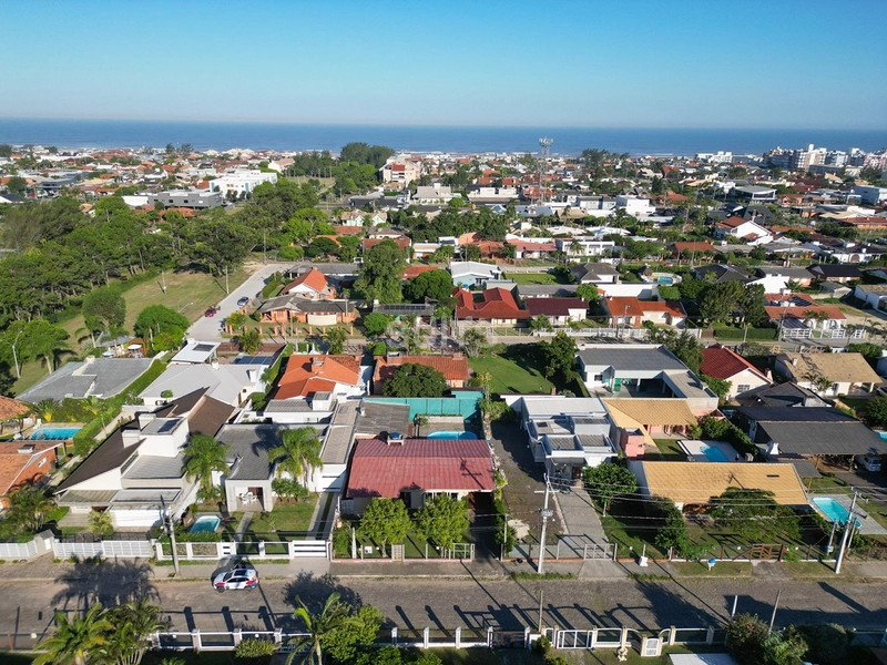 Excelente casa à venda em Atlântida : 2ª foto da galeria de imagens do imóvel