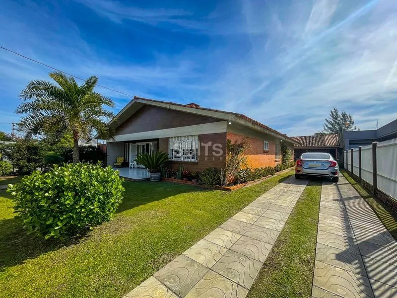 Excelente casa no coração de Atlântida proxima ao mar: 3ª foto da galeria de imagens do imóvel