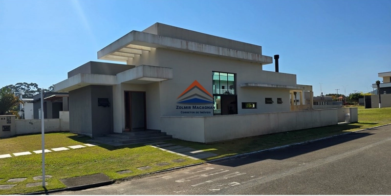 Lindo Sobrado em Condomínio Fechado em Florianópolis: 2ª foto da galeria de imagens do imóvel