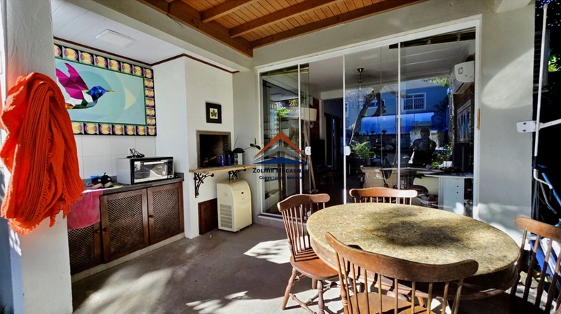 Òtima Casa a Venda em Ponta das Canas - Florianópolis SC: 3ª foto da galeria de imagens do imóvel