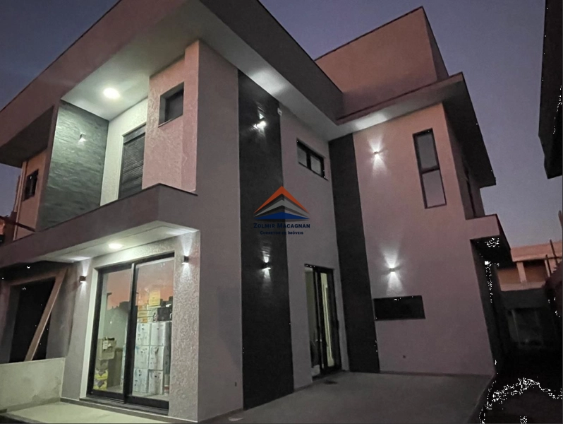 Sobrado 3 Dormitórios Próximo a Praia no Campeche -Florianópolis: 3ª foto da galeria de imagens do imóvel