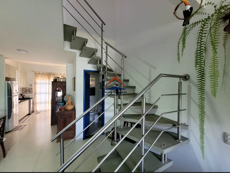 Sobrado com 2 suítes a venda no Jardim Rio Vermelho -Florianópolis: 2ª foto da galeria de imagens do imóvel