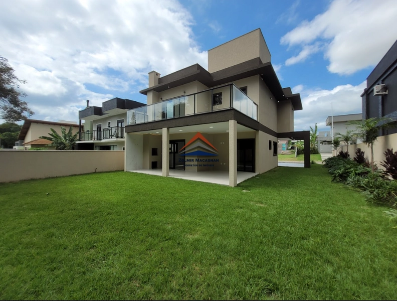 Linda Casa 4 Dormitórios a Venda no Norte da Ilha em Florianópolis SC: 3ª foto da galeria de imagens do imóvel