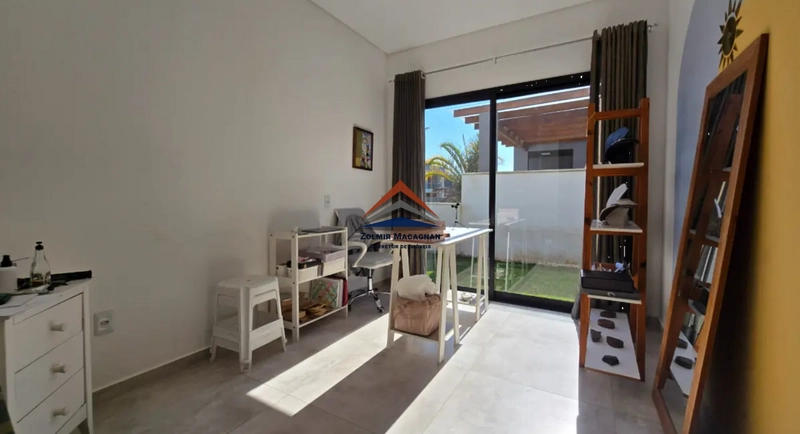 Casa Térrea 4 Dormitórios Em Condomínio À Vendaem Florianópolis: 2ª foto da galeria de imagens do imóvel