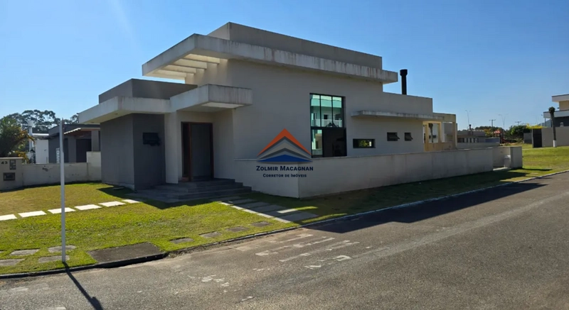 Casa Térrea 4 Dormitórios Em Condomínio À Vendaem Florianópolis: 1ª foto da galeria de imagens do imóvel