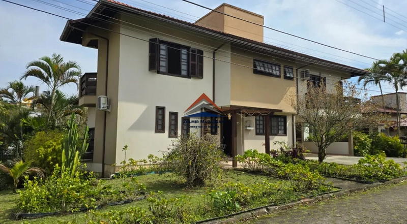 Casa Em Condomínio à Venda no Cacupé - Florianópolis: 2ª foto da galeria de imagens do imóvel