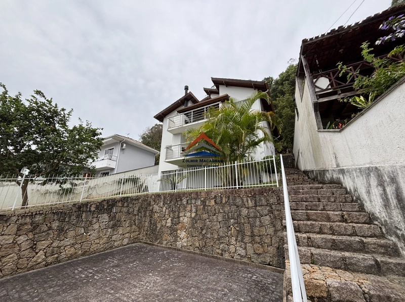 Casa 3 Suítes Com Vista Para o Mar a Venda em Sambaqui - Florianópolis: 14ª foto da galeria de imagens do imóvel