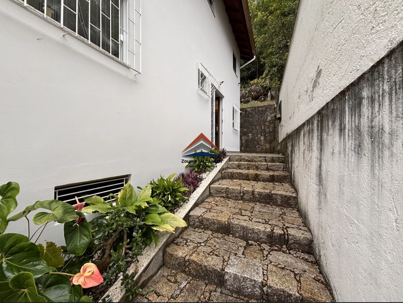 Casa 3 Suítes Com Vista Para o Mar a Venda em Sambaqui - Florianópolis: 9ª foto da galeria de imagens do imóvel