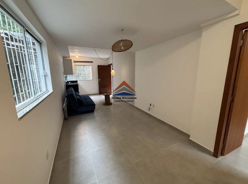 Casa 3 Suítes Com Vista Para o Mar a Venda em Sambaqui - Florianópolis: 2ª foto da galeria de imagens do imóvel