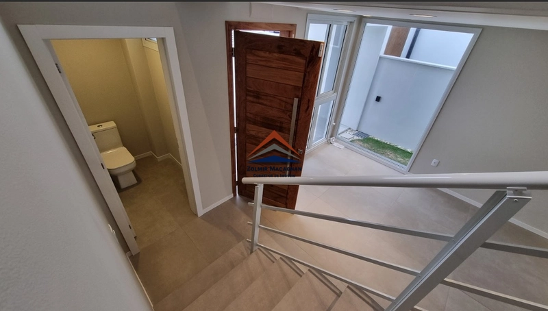 Casa 3 Dormitórios à Venda  à 300 metros da praia do Campeche: 17ª foto da galeria de imagens do imóvel