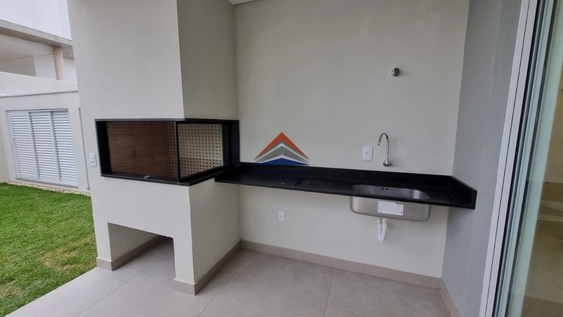 Casa 3 Dormitórios à Venda  à 300 metros da praia do Campeche: 8ª foto da galeria de imagens do imóvel