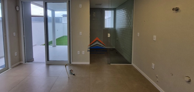 Casa 3 Dormitórios à Venda  à 300 metros da praia do Campeche: 11ª foto da galeria de imagens do imóvel