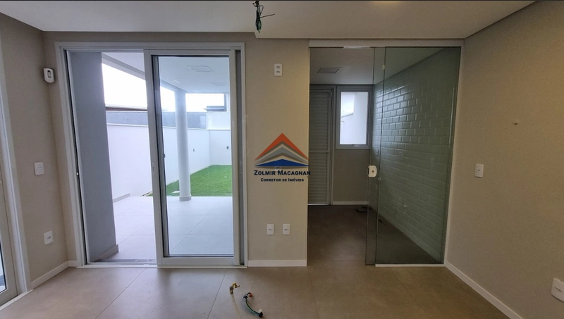 Casa 3 Dormitórios à Venda  à 300 metros da praia do Campeche: 13ª foto da galeria de imagens do imóvel