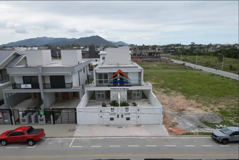 Casa 3 Dormitórios à Venda  à 300 metros da praia do Campeche: 6ª foto da galeria de imagens do imóvel