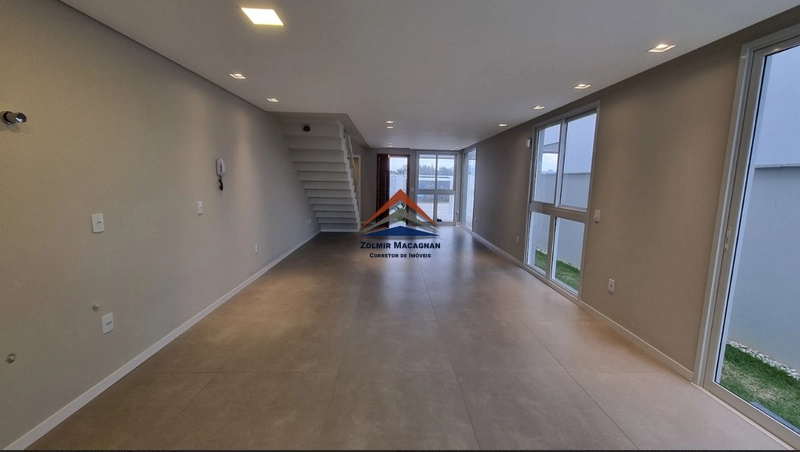 Casa 3 Dormitórios à Venda  à 300 metros da praia do Campeche: 10ª foto da galeria de imagens do imóvel