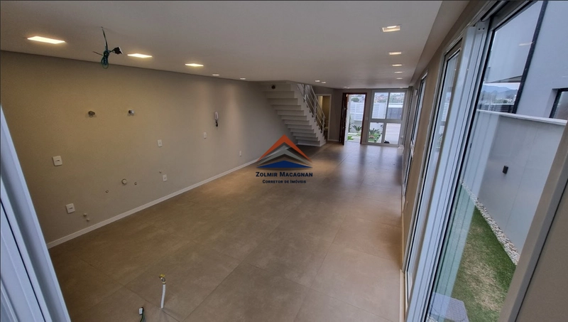 Casa 3 Dormitórios à Venda  à 300 metros da praia do Campeche: 9ª foto da galeria de imagens do imóvel