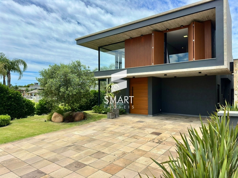 Sobrado de Alto Padrão à Beira do Lago no Sea Coast – Exclusividade, Design e Sofisticação!: 2ª foto da galeria de imagens do imóvel