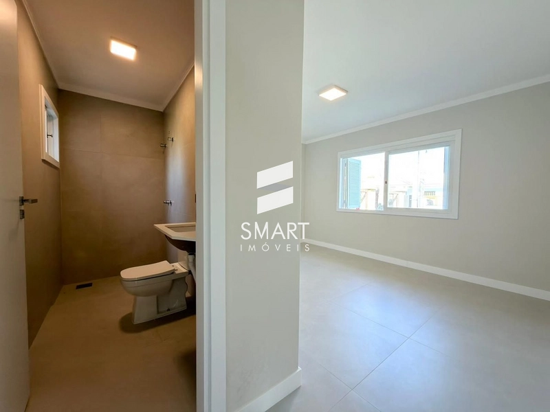 Casa Térrea Nova no Centro de Xangri-Lá | Frente Leste e Amplo Pátio: 22ª foto da galeria de imagens do imóvel