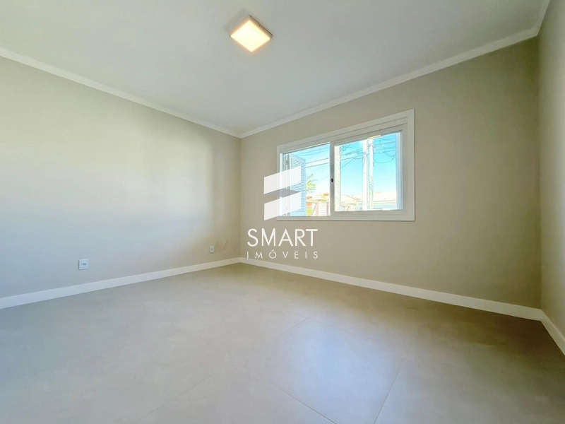 Casa Térrea Nova no Centro de Xangri-Lá | Frente Leste e Amplo Pátio: 21ª foto da galeria de imagens do imóvel