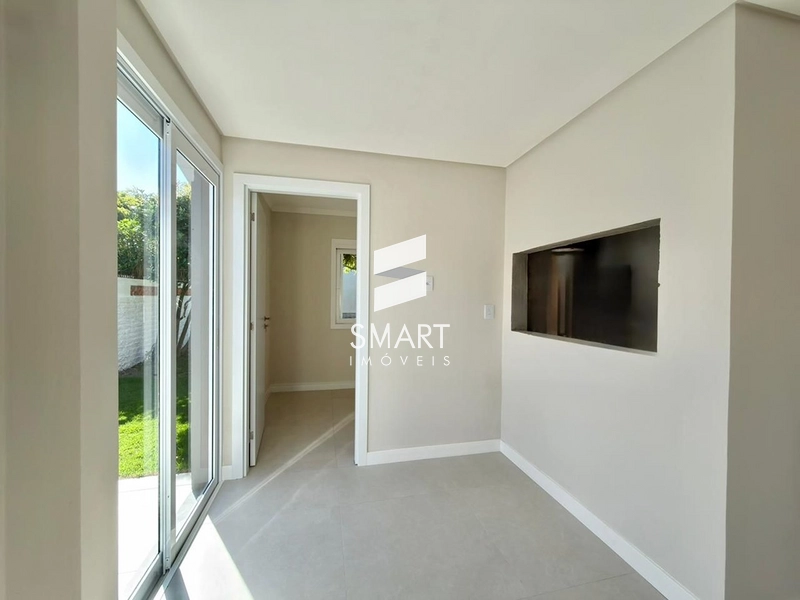 Casa Térrea Nova no Centro de Xangri-Lá | Frente Leste e Amplo Pátio: 7ª foto da galeria de imagens do imóvel