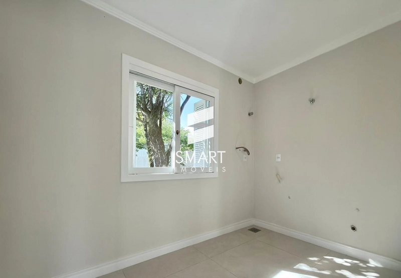 Casa Térrea Nova no Centro de Xangri-Lá | Frente Leste e Amplo Pátio: 8ª foto da galeria de imagens do imóvel