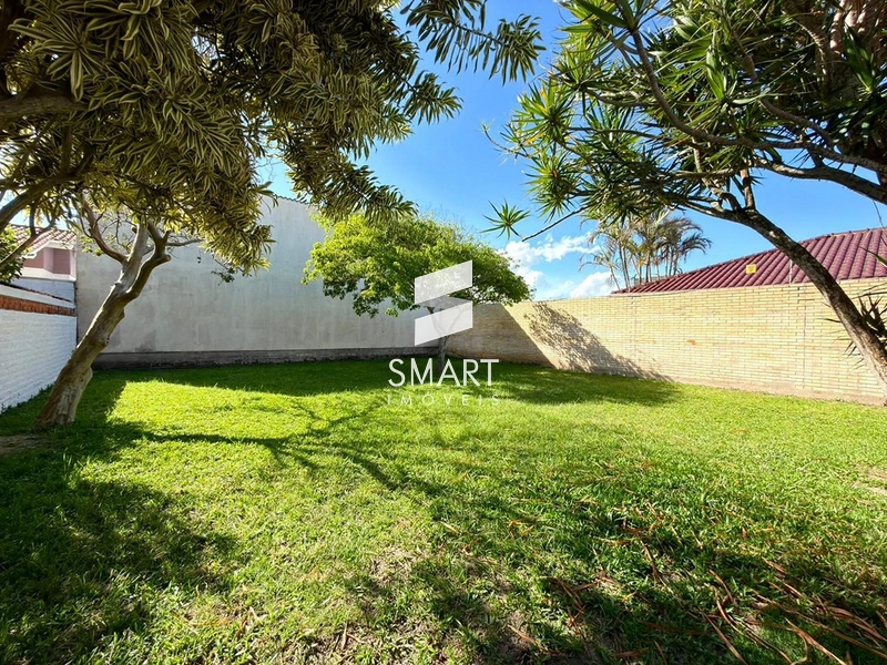 Casa Térrea Nova no Centro de Xangri-Lá | Frente Leste e Amplo Pátio: 10ª foto da galeria de imagens do imóvel