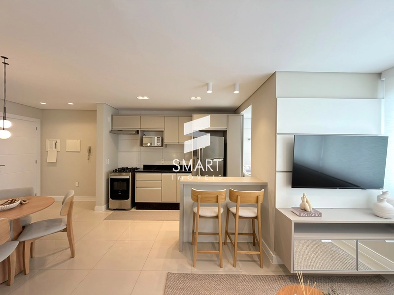 EXCLUSIVIDADE NO NAVEGANTES | 1 SUÍTE • 62,27 M² • 9º ANDAR • MOBILIADO E DECORADO • CHURRASQUEIRA • PISCINA • 2 QUADRAS DO MAR: 1ª foto da galeria de imagens do imóvel