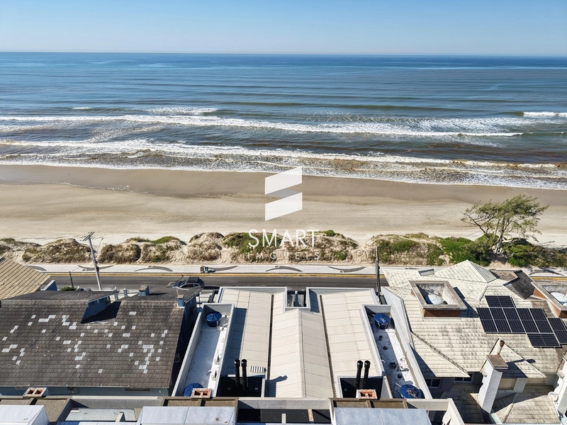 SOBRADO À BEIRA MAR EM CAPÃO DA CANOA - CONFORTO E VISTA PRIVILEGIADA PARA O MAR: 2ª foto da galeria de imagens do imóvel