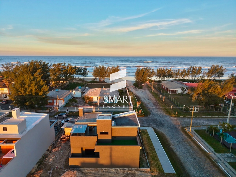 ACORDE TODOS OS DIAS A UMA QUADRA DO MAR: 2ª foto da galeria de imagens do imóvel