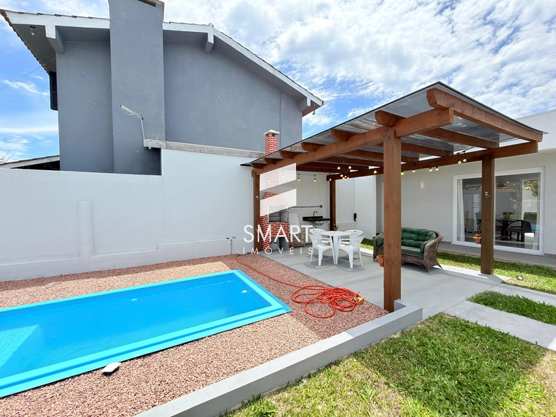 Casa 03 dormitórios com piscina à venda em Capão da Canoa!: 2ª foto da galeria de imagens do imóvel