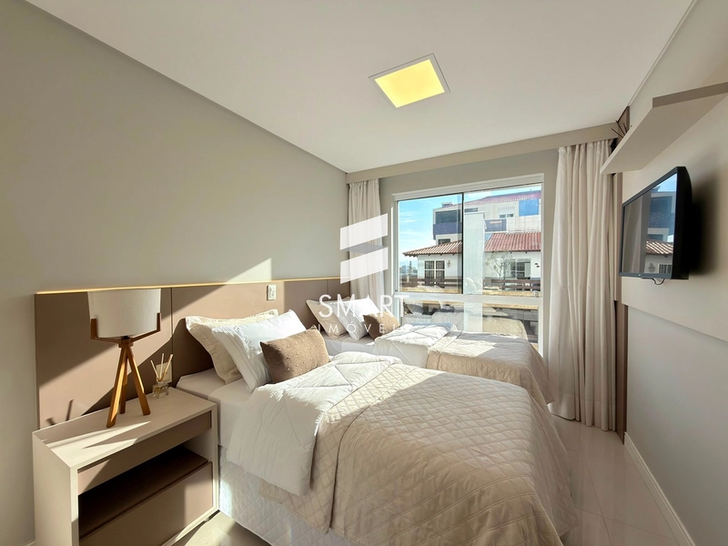 APARTAMENTO DE ESQUINA MOBILIADO E DECORADO COM VISTA PARA O MAR E A SERRA: 28ª foto da galeria de imagens do imóvel