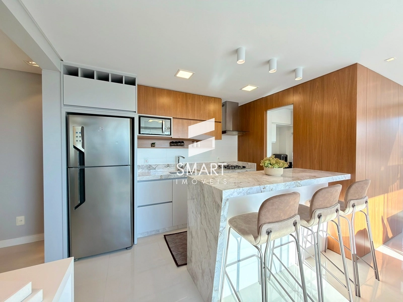 APARTAMENTO DE ESQUINA MOBILIADO E DECORADO COM VISTA PARA O MAR E A SERRA: 7ª foto da galeria de imagens do imóvel