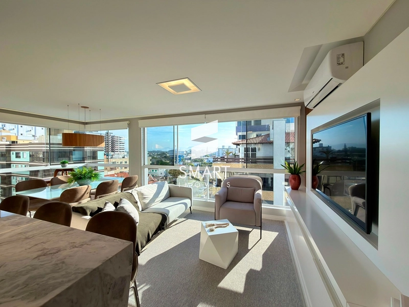 APARTAMENTO DE ESQUINA MOBILIADO E DECORADO COM VISTA PARA O MAR E A SERRA: 5ª foto da galeria de imagens do imóvel